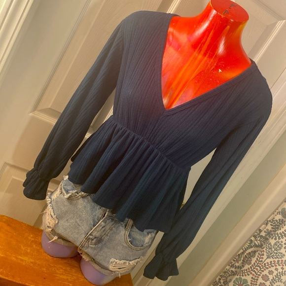 PINK LILY Green Top - Picture 13 of 14